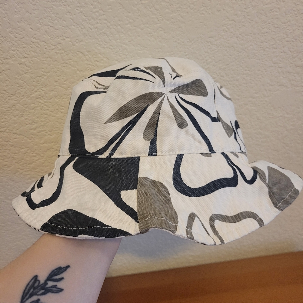 Stylish Bucket Hat - Black and White